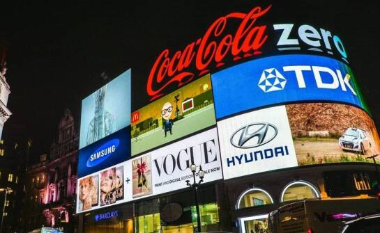 Kiedy warto reklamować firmę za pomocą display’ów?